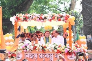 बंगाल के चुनावी रण में उत्तराखंड के ‘धाकड़’ धामी बनगांव में धुरंधर धामी का दमदार रोड शो