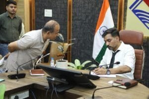 जनसमस्याओं के निस्तारण में लापरवाही बर्दाश्त नहीं, जिलाधिकारी ने सुनीं 164 शिकायतें
