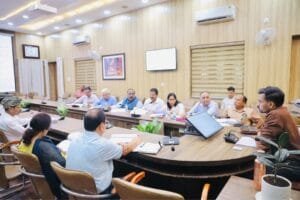 जिला चिकित्सालय के घटते राजस्व के कारणों की जांच कर विस्तृत रिपोर्ट प्रस्तुत करने के डीएम ने दिए निर्देश