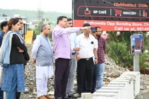 मुख्यमंत्री ने नंदा की चौकी पुल के एप्रोच रोड के पुनर्निर्माण कार्य का किया निरीक्षण