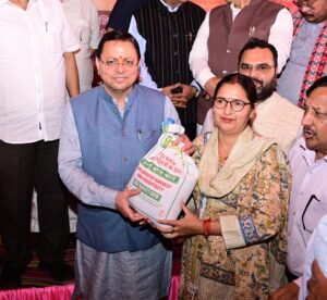 सेवा संकल्प अभियान के तहत देहरादून में आयोजित बहुउद्देशीय शिविर में मुख्यमंत्री ने किया प्रतिभाग, विभागीय स्टॉलों का किया अवलोकन