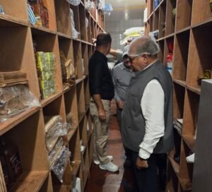 देहरादून में खाद्य सुरक्षा विभाग की छापेमारी, नामी रेस्टोरेंटों से लिए चार नमूने